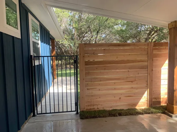 Horizontal cedar privacy fence